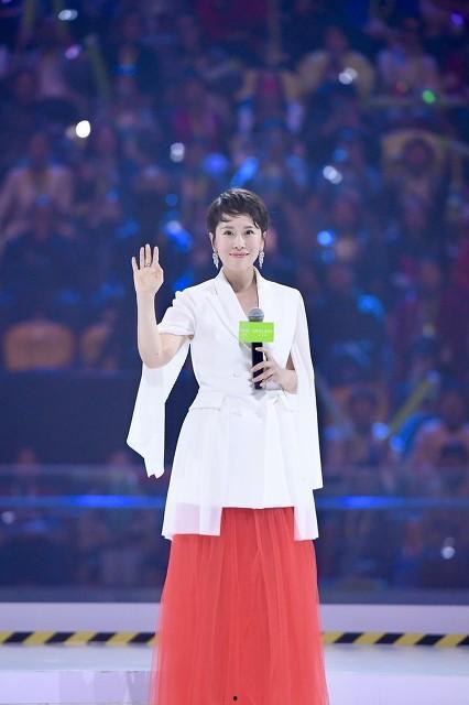 娱乐吃瓜女艺人唱歌,惊艳亮相引热议